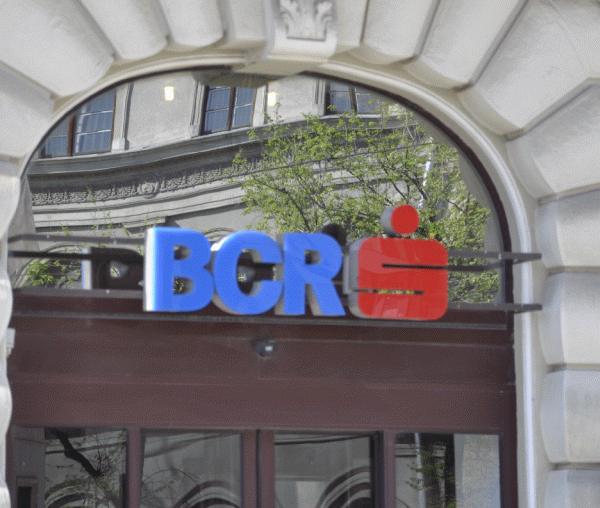 Un sfert din profitul sistemului bancar vine de la BCR