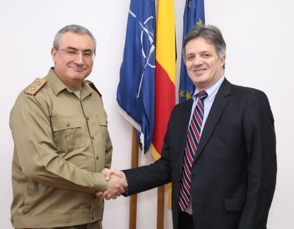 Paul Hurmuz (stânga) şi Marcelo Kos (dreapta) (Sursa foto: mapn.ro)