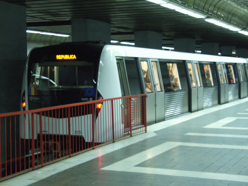 Metroul, 16 autobuze, un expres şi un tramvai vor circula şi în noaptea de Înviere