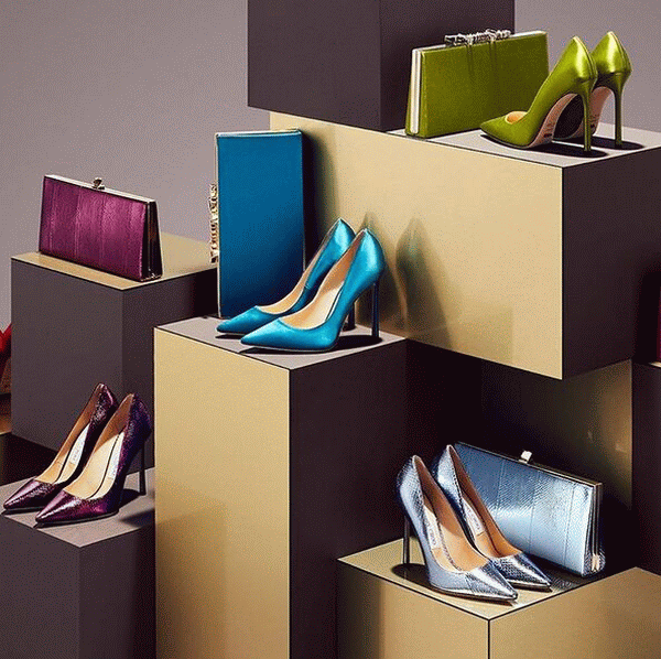 Producătorii de pantofi de lux "Jimmy Choo" şi "Bally", scoşi la vânzare