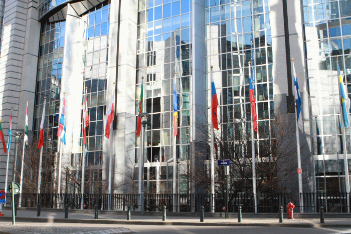 Apartenenţa la UE este considerată un lucru bun de către tot mai mulţi europeni