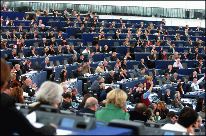 Parlamentul European insistă pentru interzicerea cianurii