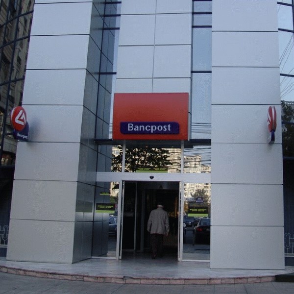 Clienţii Bancpost cu credite în CHF primesc oferte de conversie cu discount