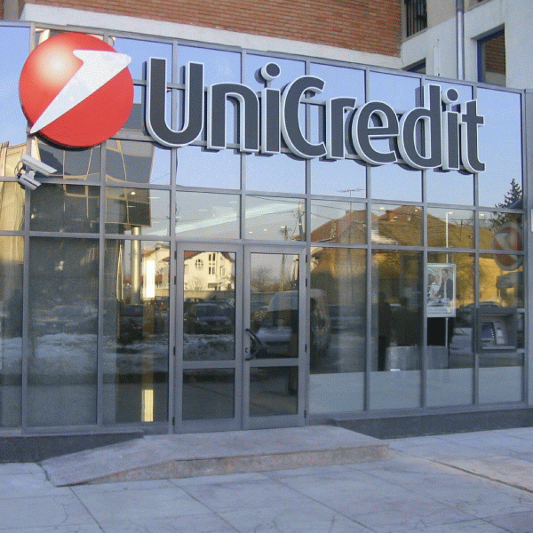 Profitul "UniCredit" s-a dublat în primul trimestru