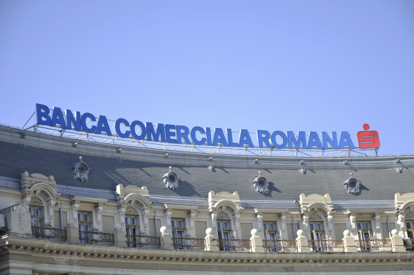 BCR lansează un internship plătit pentru liceeni