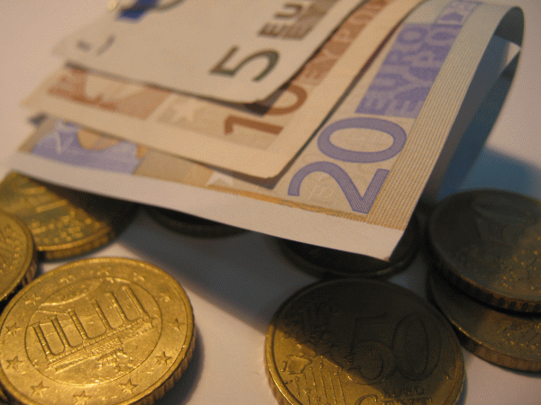 BEI a semnat acorduri cu trei bănci comerciale în cadrul Iniţiativei pentru IMM-uri 