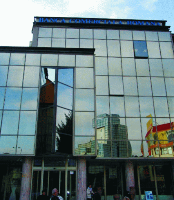 "Mi-am găsit creditul cesionat deşi nu aveam nicio restanţă, iar banca spune că nu ştie nimic"