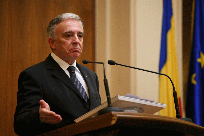 Mugur Isărescu