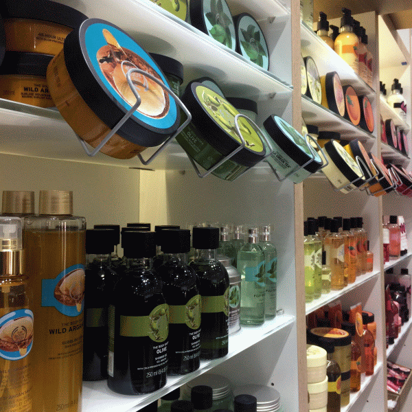 "L'Oreal" negociază vânzarea lanţului de magazine "The Body Shop"