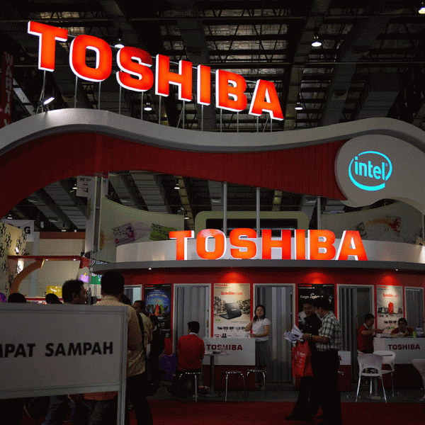 "Toshiba" a avut pierderi de aproape 9 miliarde dolari în anul fiscal trecut