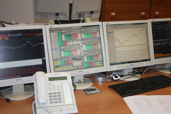 Brokerii: "Capitalizarea, principalul motiv pentru includerea titlurilor DIGI în indicele BET"