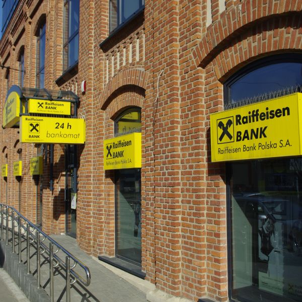 "Raiffeisen" a suspendat oferta publică iniţială a diviziei sale din Polonia