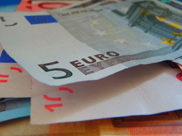 Piaţa de fuziuni şi achiziţii din România se situează în intervalul 950 milioane - 1 miliard euro 