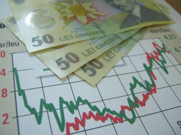 Euro a fost cotat la 4,5645 lei, peste referinţa de ieri