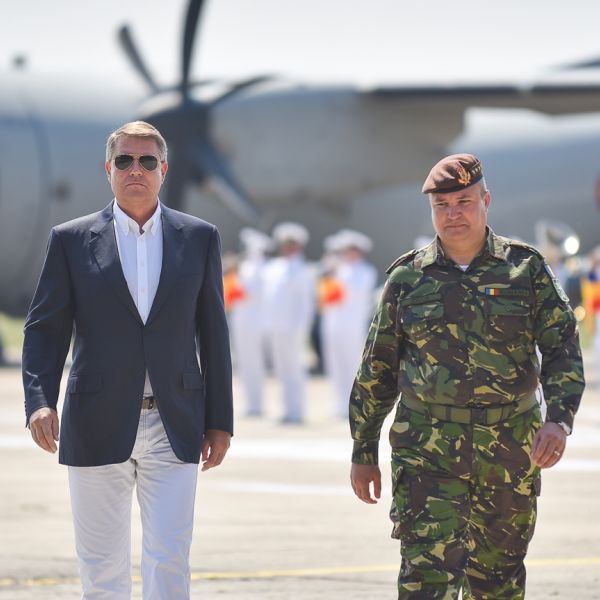 Viralul Iohannis: ce înseamnă imaginea pe internet