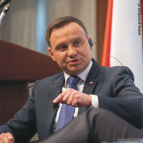 Lumina din "noaptea" democraţiei poloneze