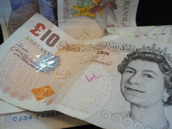 Lira - la nivelul minim al ultimelor nouă luni, faţă de euro