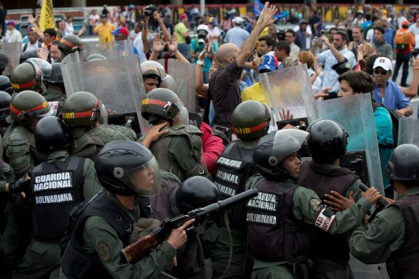 ONU acuză autorităţile venezuelene că recurg la forţă excesivă pentru a suprima protestele 