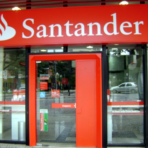 "Santander" realizează cea mai mare vânzare de pe piaţa imobiliară a Spaniei