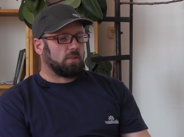 Hackerul Guccifer (Sursa foto: captură Youtube)