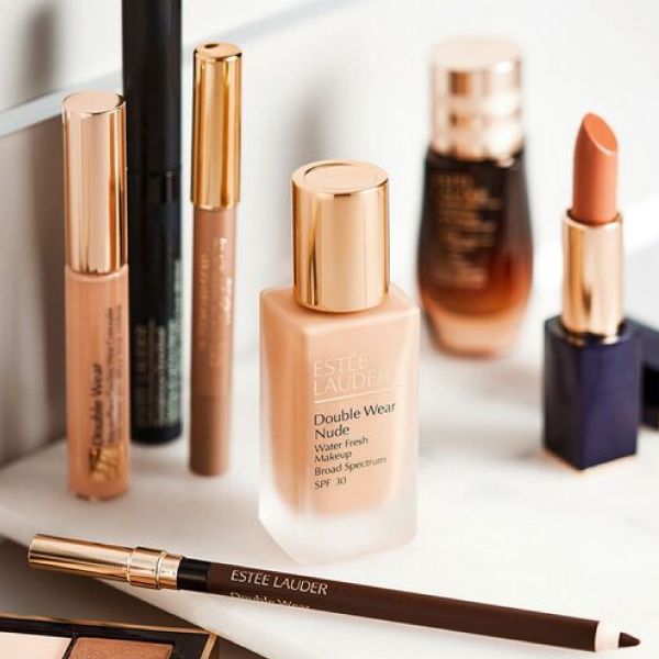 Profitul "Estee Lauder" - peste aşteptări, datorită noilor branduri achiziţionate