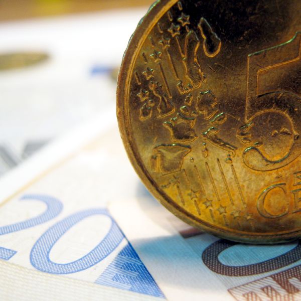 "Nu ştiu dacă este foarte sigur să vă ţineţi economiile la băncile pe pierdere"