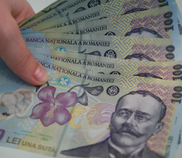 BNR: Peste o treime din creditele în lei şi circa 50% din cele în valută - date în Bucureşti şi Ilfov