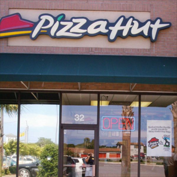 Compania care deţine francizele KFC şi Pizza Hut aduce restaurantele Taco Bell în România