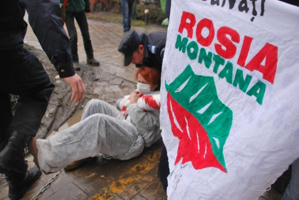 "Nu permiteţi distrugerea Roşiei Montane"