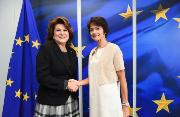 Rovana Plumb (stânga) şi Marianne Thyssen (dreapta)