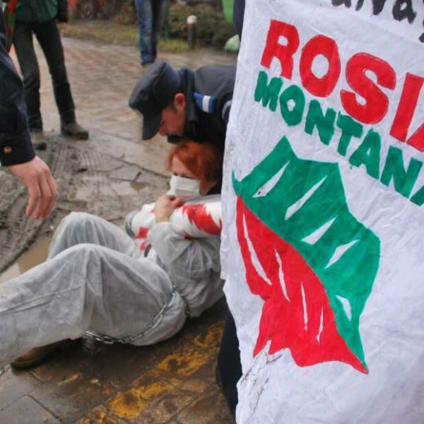Cum instigi la proteste populare peste noapte - diversiune sau simplă prostie?