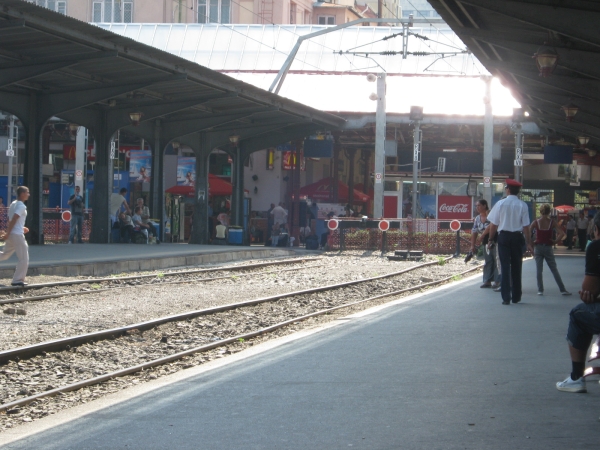 Întârzieri la nouă trenuri după o defecţiune la firul de contact al liniei între Videle şi Ciolpani
