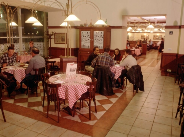 Restaurant din Constanţa, închis după ce au fost găsite sute de kilograme de carne fără elemente de identificare