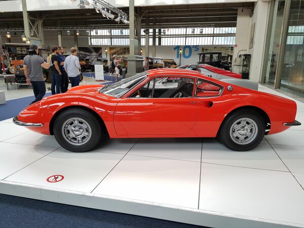 Autoworld Bruxelles. Expoziţia Ferrari 70 de ani.