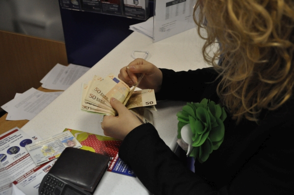 "Finanţarea populaţiei se apropie de pragul de alertă"