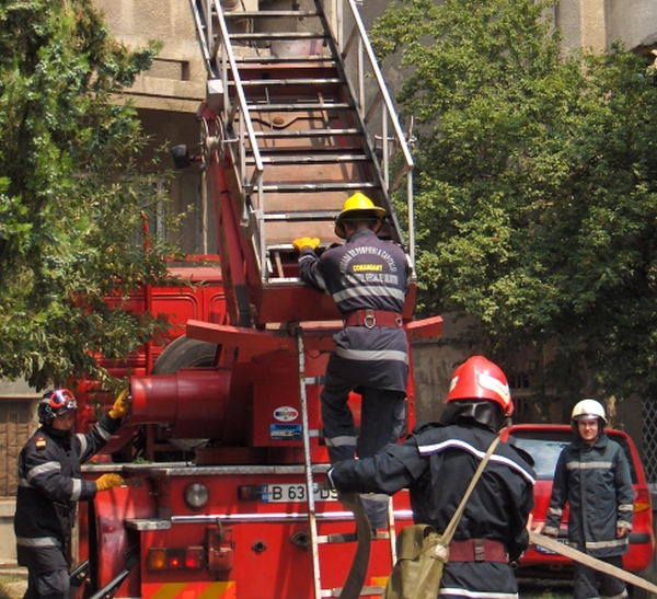 IGSU va cumpăra echipamente de protecţie pentru pompieri de 20,5 milioane de euro 