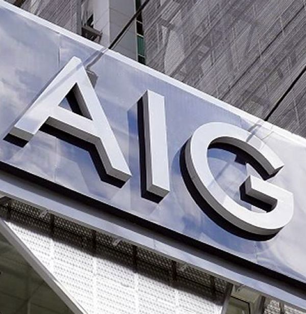 AIG se restructurează din nou