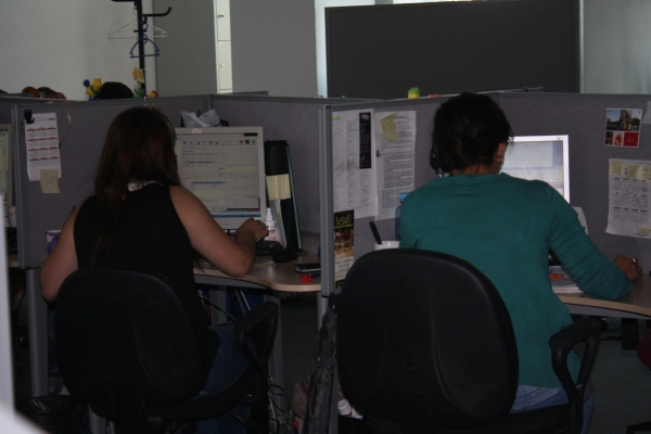 Managerii din industrie, comerţ şi servicii estimează o creştere moderată a activităţii 
