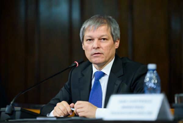 "Îndrăznesc să cred că românii nu-şi lasă demnitatea făcută pulberi pentru o mărire de salariu promisă"