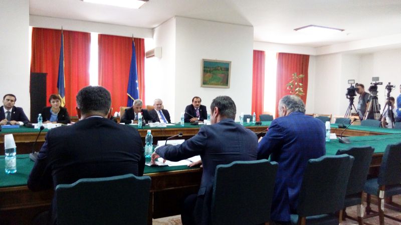 Senatorii au aflat cât cere Isărescu pentru Arenele BNR: 35.000.000 de euro!