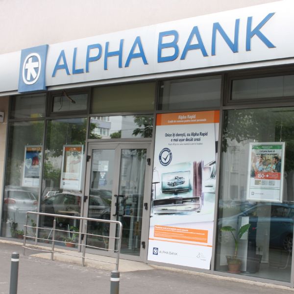 Trei bănci deţinute de greci - aproape de vânzare, Alpha Bank România rezistă