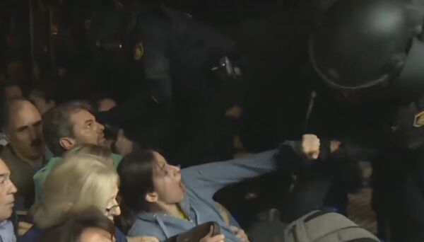 Incidente de la referendumul de dumincă din Catalonia (Sursa foto: captură Youtube)