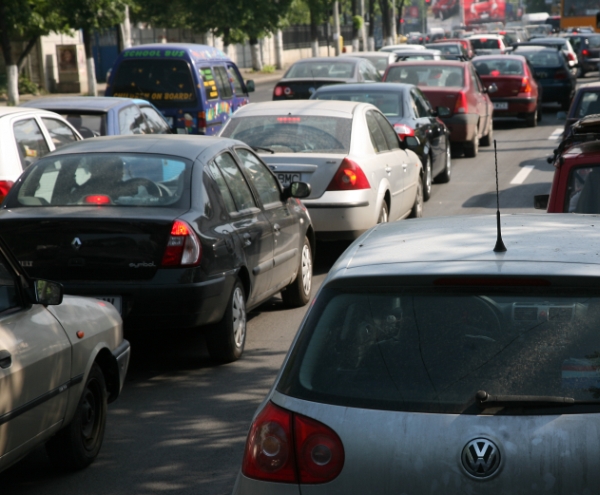 Traficul rutier pe Transfăgărăşan, între Bâlea Lac şi Bâlea Cascadă, se desfăşoară cu dificultate