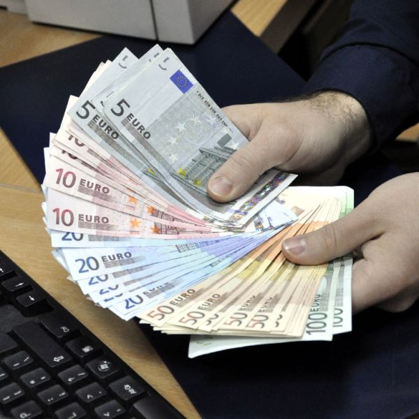 Fitch se aşteaptă ca băncile să continue rezolvarea problemei creditelor neperformante în 2017-2018