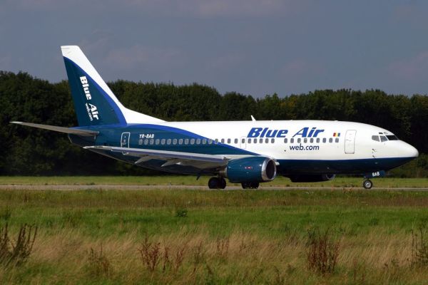 Baza Blue Air de la Constanţa renunţă la rutele de zbor spre Roma şi Iaşi