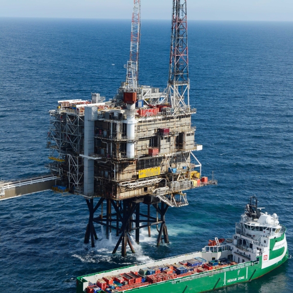 Preţul petrolului va creşte puternic dacă SUA impun noi sancţiuni Iranului
