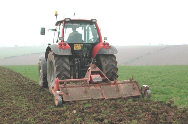 APIA a demarat la miezul nopţii plata avansului pentru fermierii care au depus cereri unice de plată 