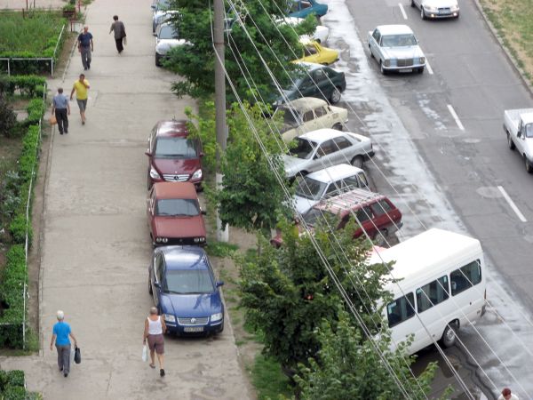 "Primarul Capitalei a tăiat fondurile destinate construirii de parcări"