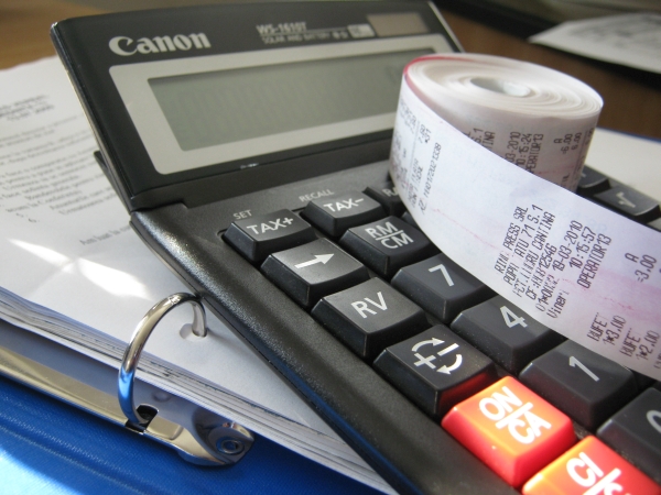Neîncrederea mediului de afaceri în evoluţia fiscalităţii în 2017 s-a accentuat 