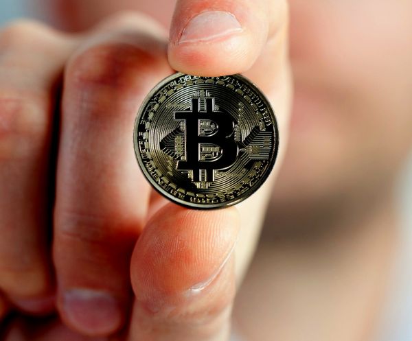Capitalizarea bitcoin a depăşit 100 de miliarde de dolari